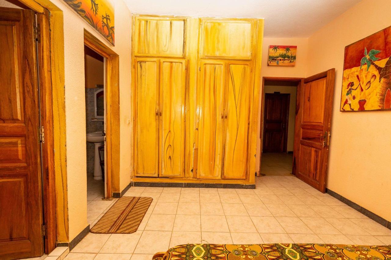 סאלי פורטודל Auberge Africa Thiossane מראה חיצוני תמונה