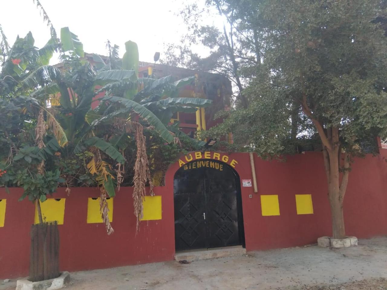 סאלי פורטודל Auberge Africa Thiossane מראה חיצוני תמונה