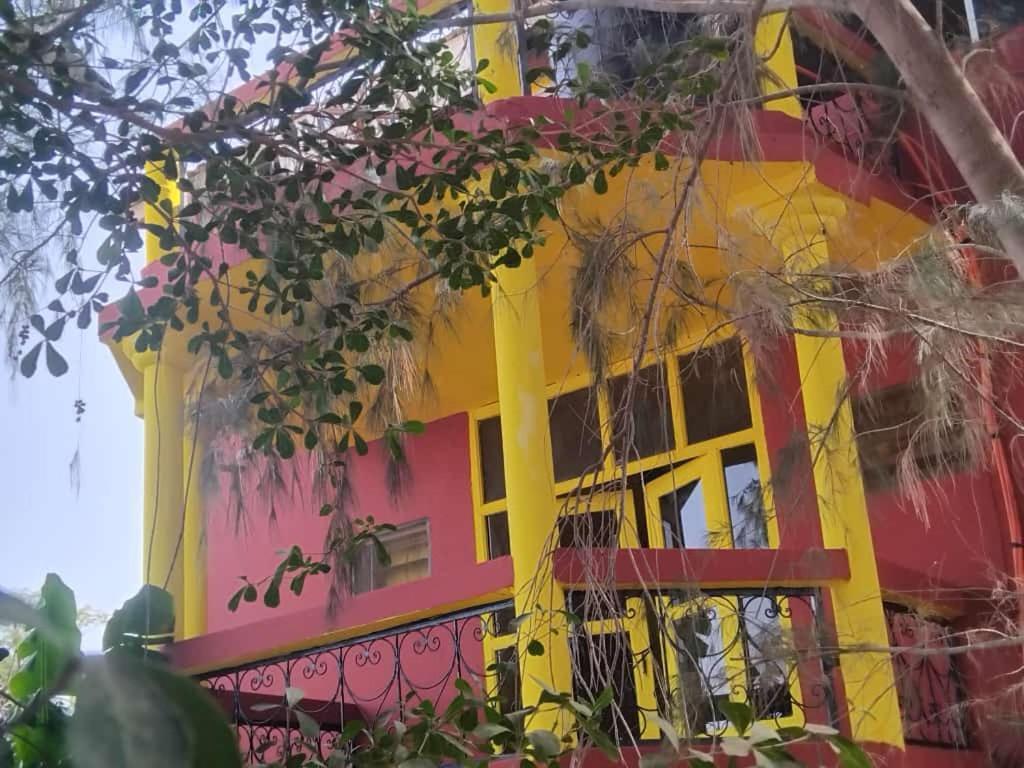סאלי פורטודל Auberge Africa Thiossane מראה חיצוני תמונה