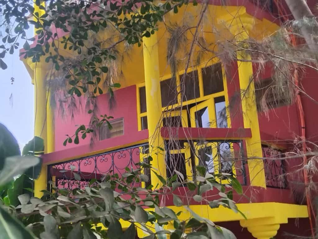 סאלי פורטודל Auberge Africa Thiossane מראה חיצוני תמונה